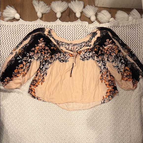 Free People WOMENS  Floral Blouse - Peach and Black small - Picture 5 of 10